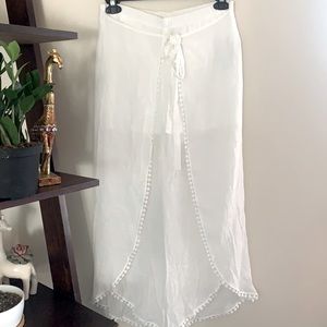 White Tie Front Pant w/crochet design